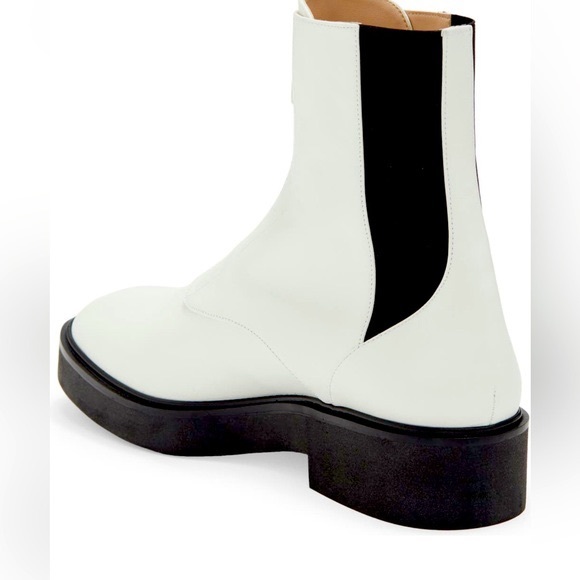NWOB Stuart Weitzman Lodge Zip Leather Bootie - Picture 2 of 3